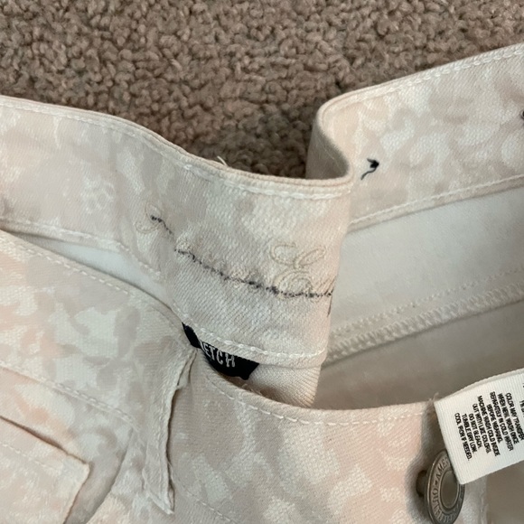 Floral Denim Shorts - Picture 4 of 5